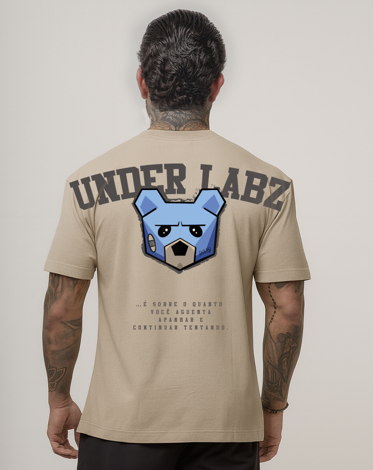 CAMISETA MASCULINA CAOS COLLEGE - Loja Oficial Under Labz