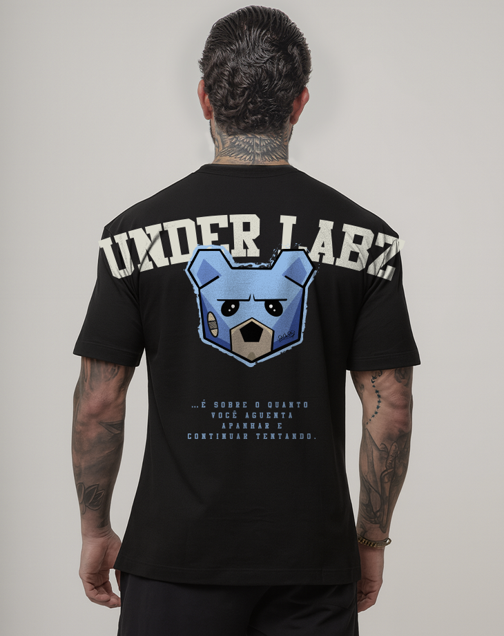 CAMISETA MASCULINA CAOS COLLEGE - Loja Oficial Under Labz