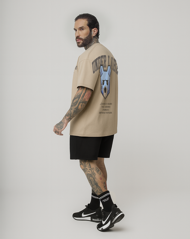 CAMISETA MASCULINA CAOS COLLEGE - Loja Oficial Under Labz